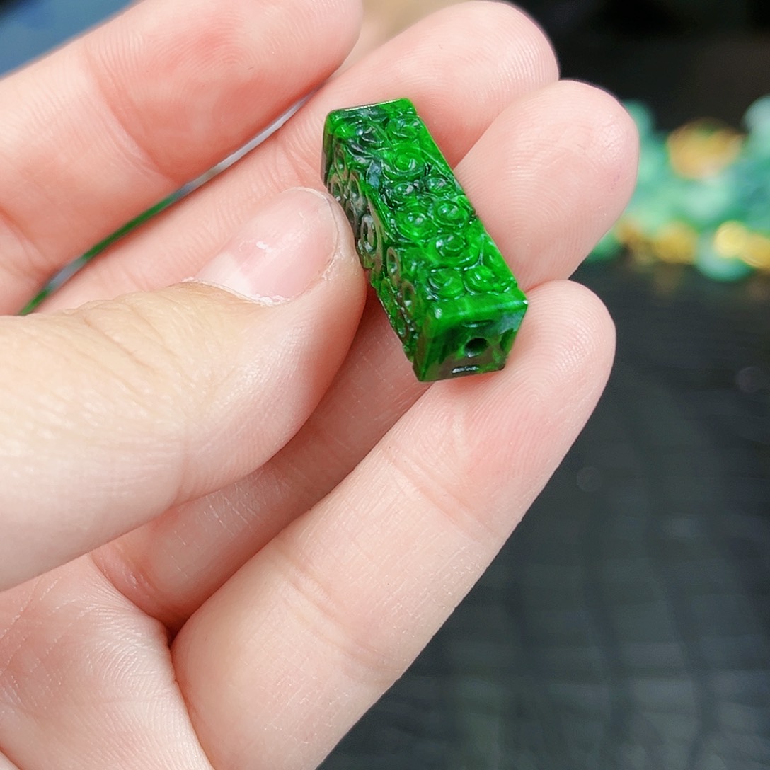 翡翠颈饰未镶嵌吊坠