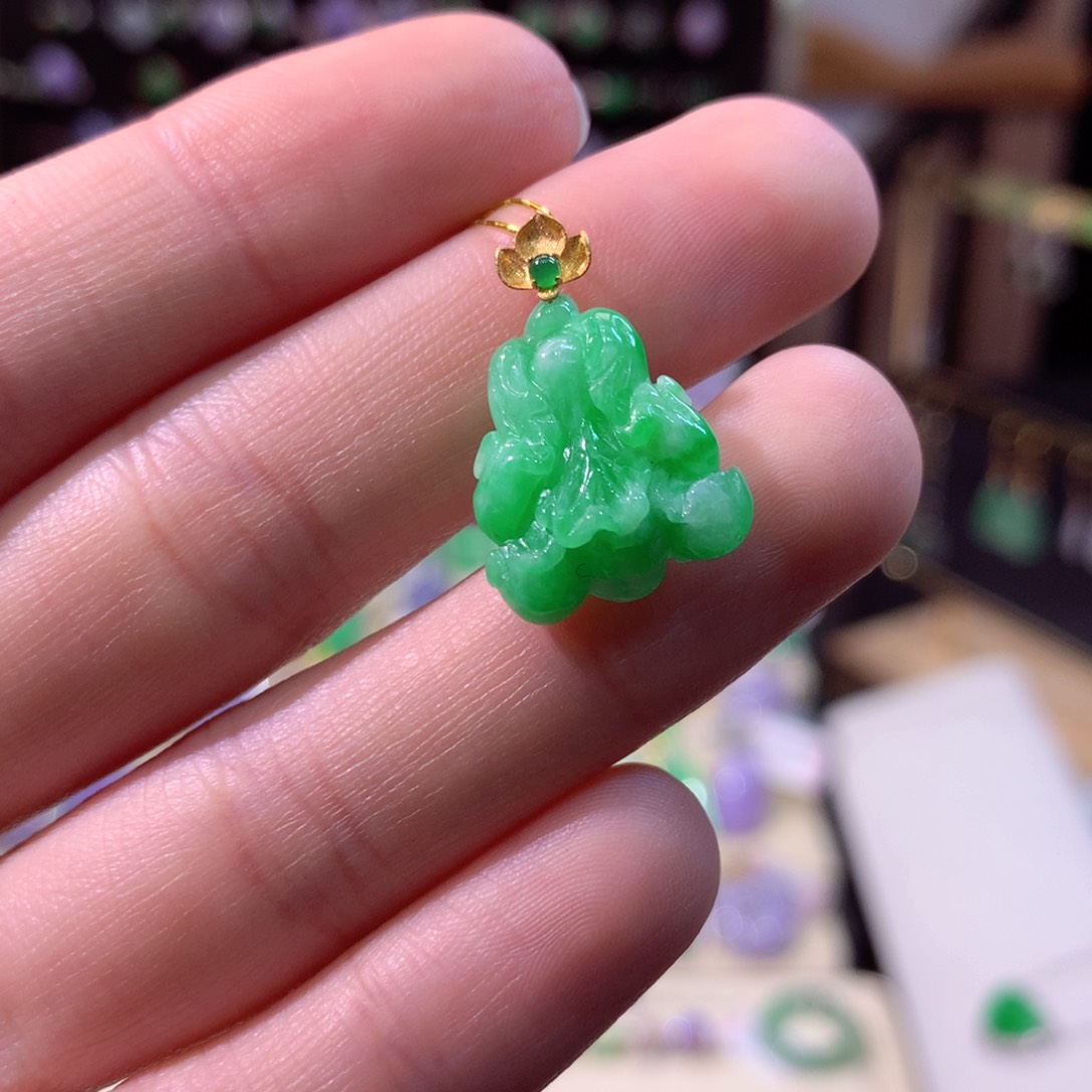 翡翠颈饰18K金镶嵌翡翠