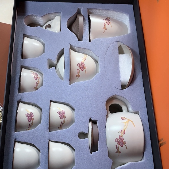 孤品茶具套装等。            