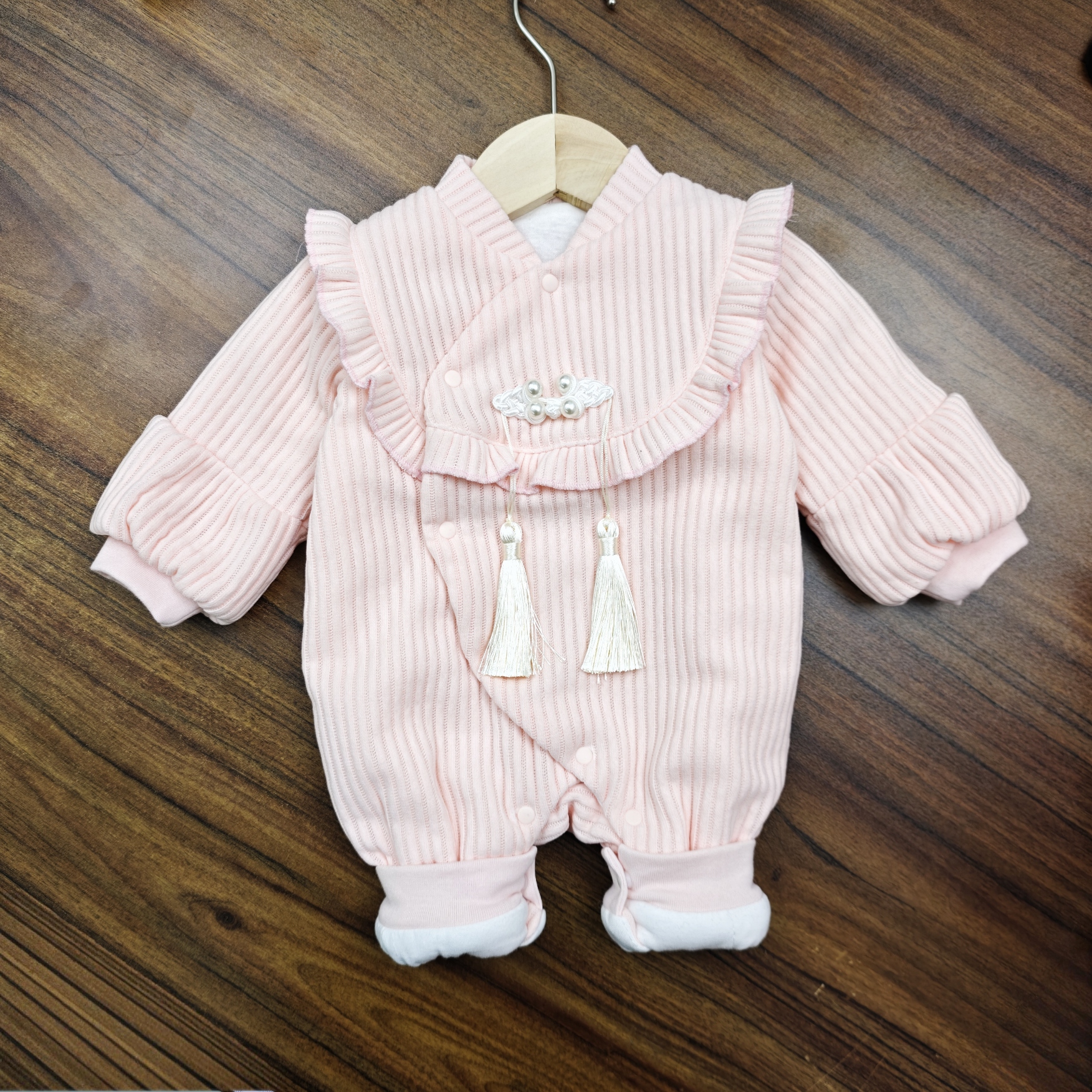 40g秋冬新生儿连体衣加厚婴儿蝴蝶衣0-3个月珍珠盘扣宝宝纯棉儿童