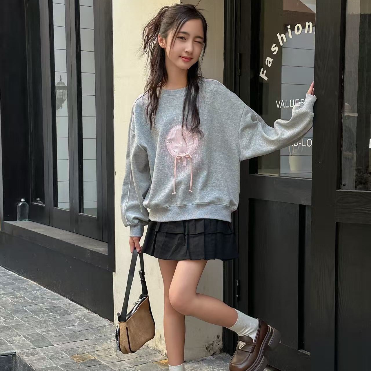 女童女大童秋款卫衣胸前吊绳款
