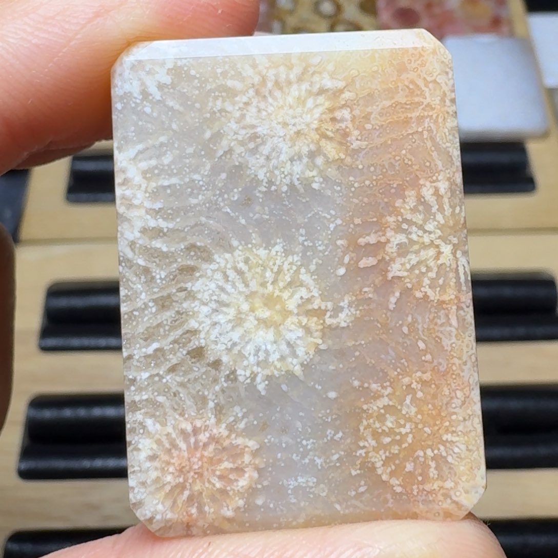 硅化玉近视眼看到的粉黄光源未镶嵌