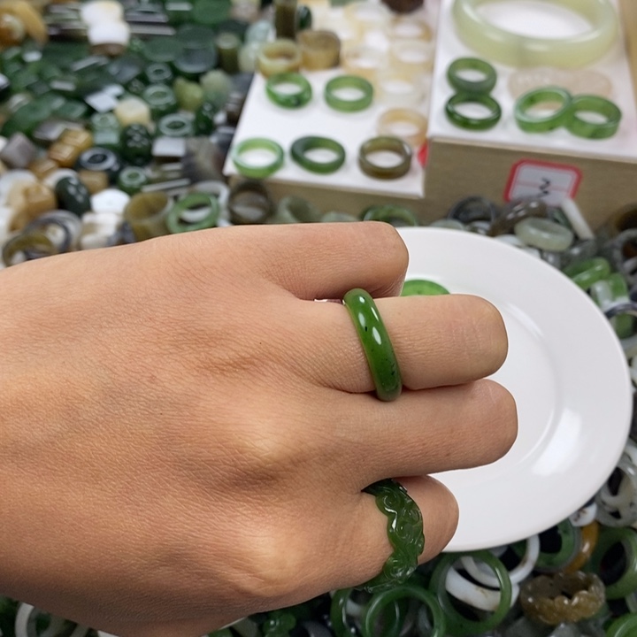 晶***吖和田玉未镶嵌挂件