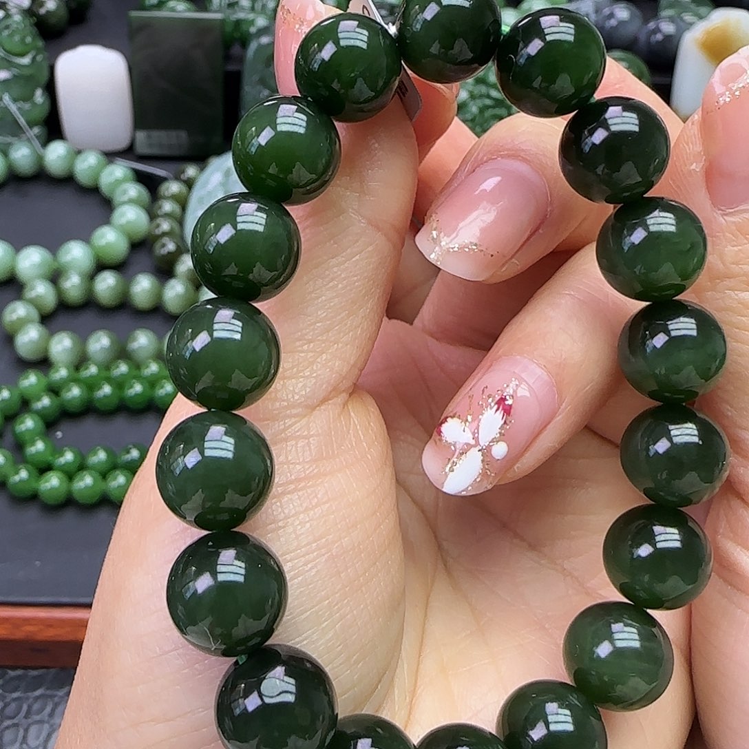 木***李和田玉未镶嵌珠宝奇石