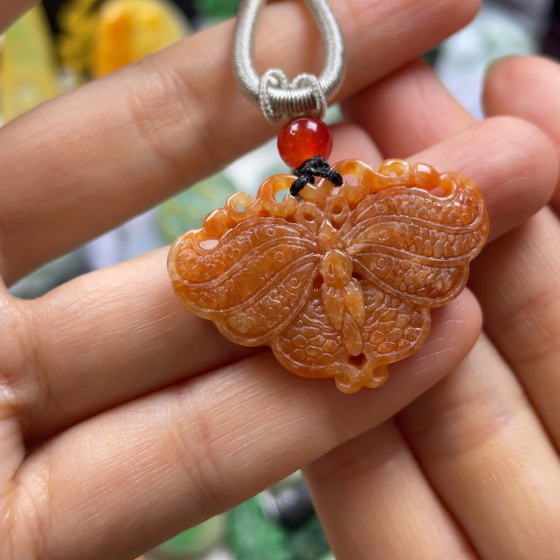 翡翠颈饰未镶嵌牌子