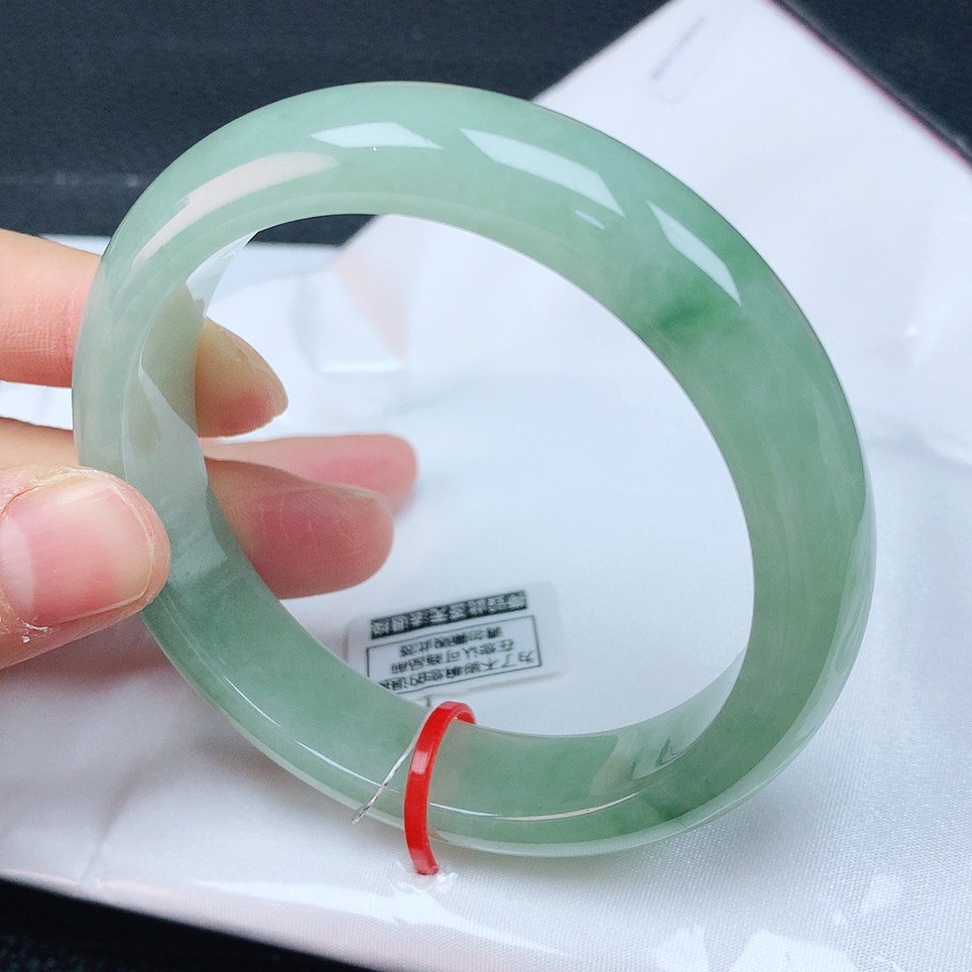 翡翠手镯未镶嵌58圈