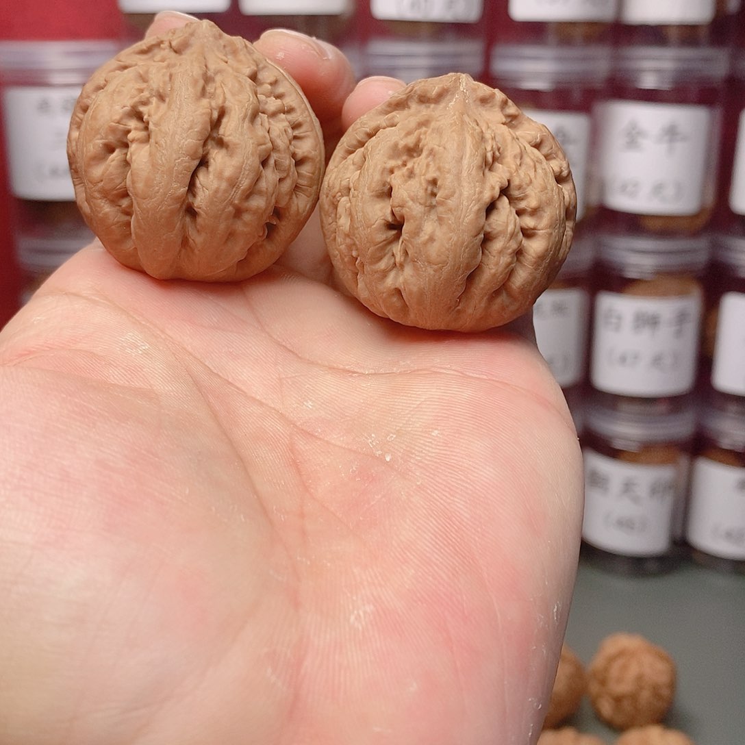 核桃把件42全品霸王龙一对。。。