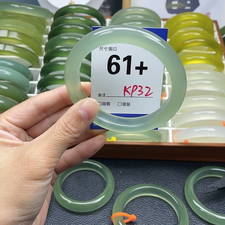 平***真蛇纹石玉未镶嵌手镯