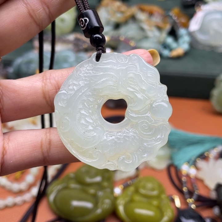 蛇纹石玉未镶嵌手牌