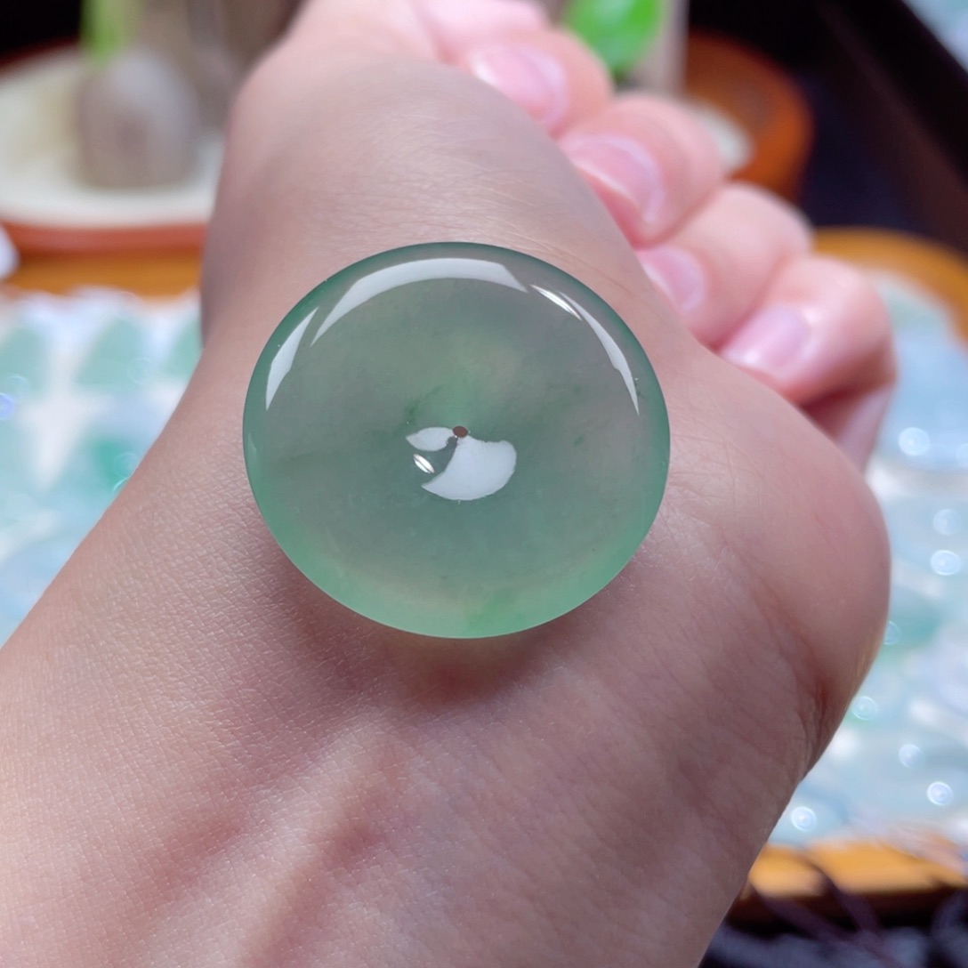 翡翠颈饰未镶嵌扣子