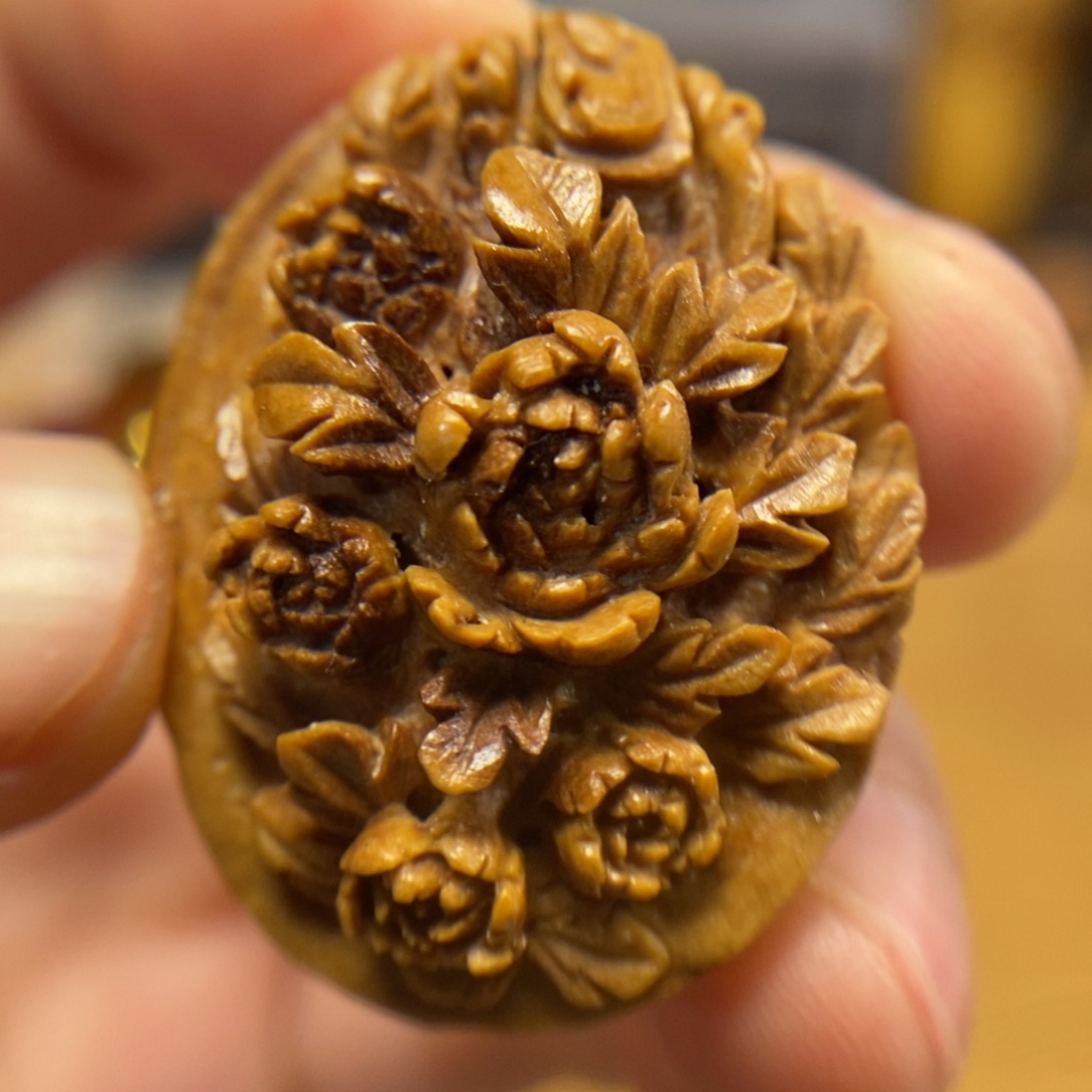 潍坊核雕桃核雕刻花开富贵