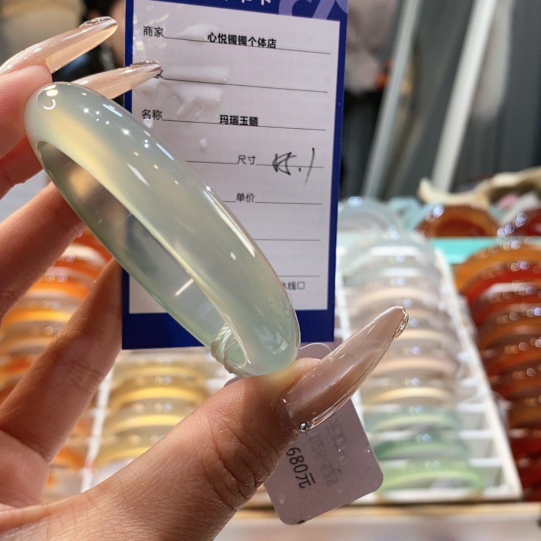 玛瑙/玉髓手镯未镶嵌