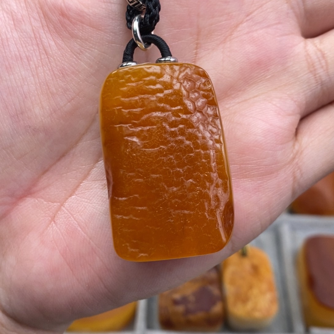 琥珀吊坠(赠链)未镶嵌