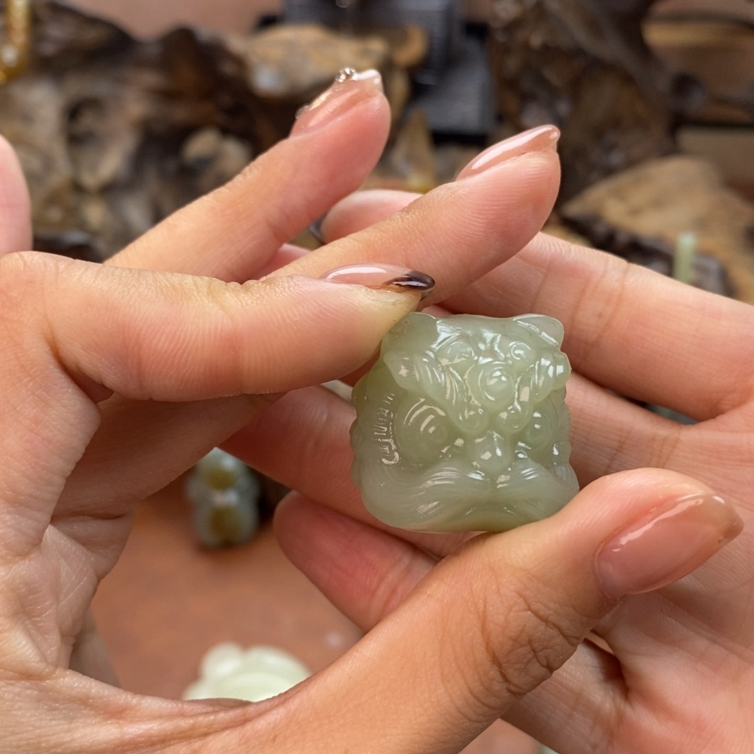 甜****和田玉未镶嵌颈饰