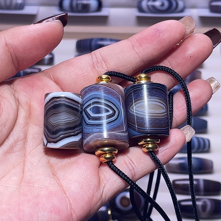 鱼***玛瑙/玉髓未镶嵌颈饰