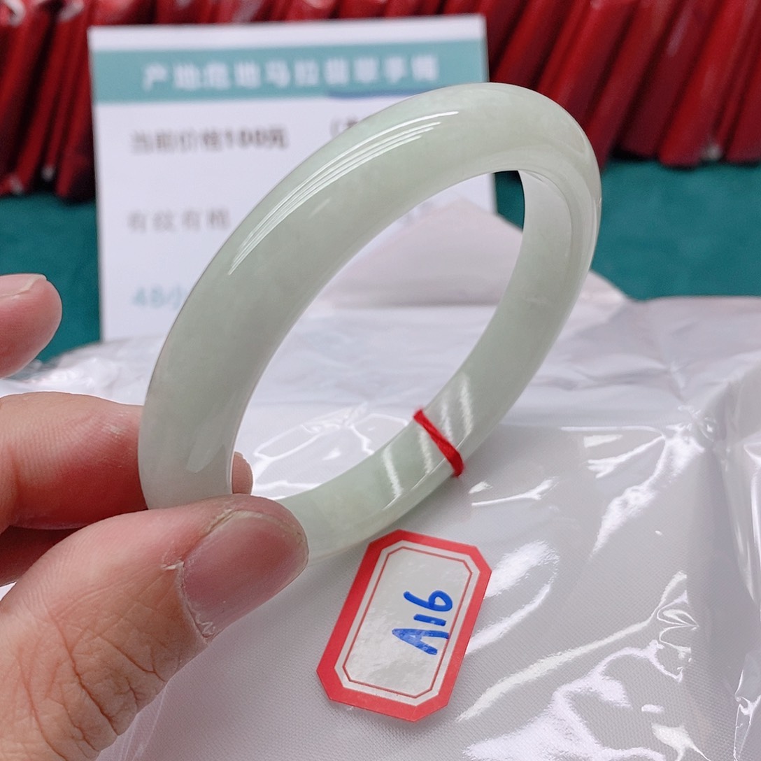 翡翠手镯未镶嵌点***姐A16666666