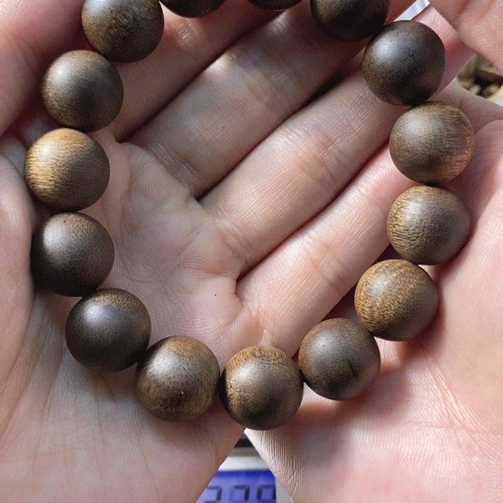 沉香手串海南绿奇卡1.4沉水浮