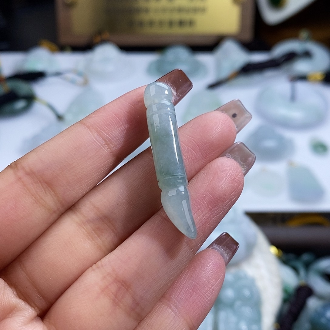 翡翠未镶嵌颈饰4588