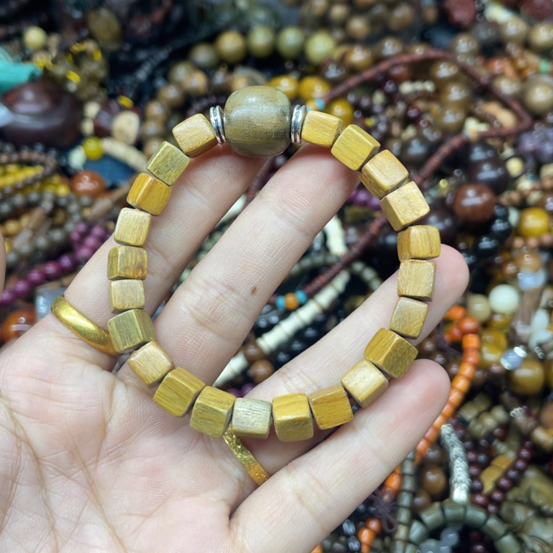 维腊木（绿檀）无事牌