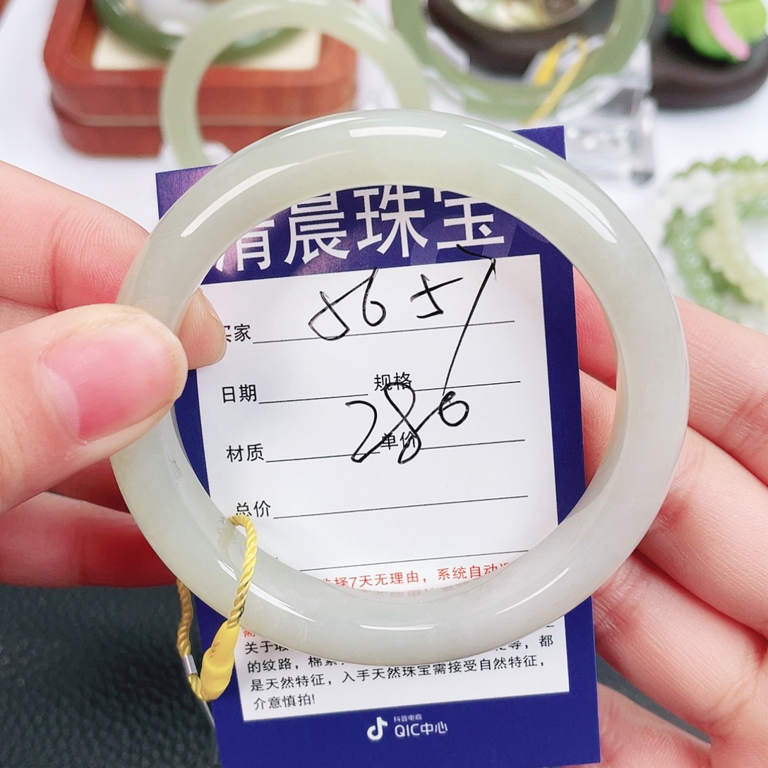 和田玉未镶嵌手镯