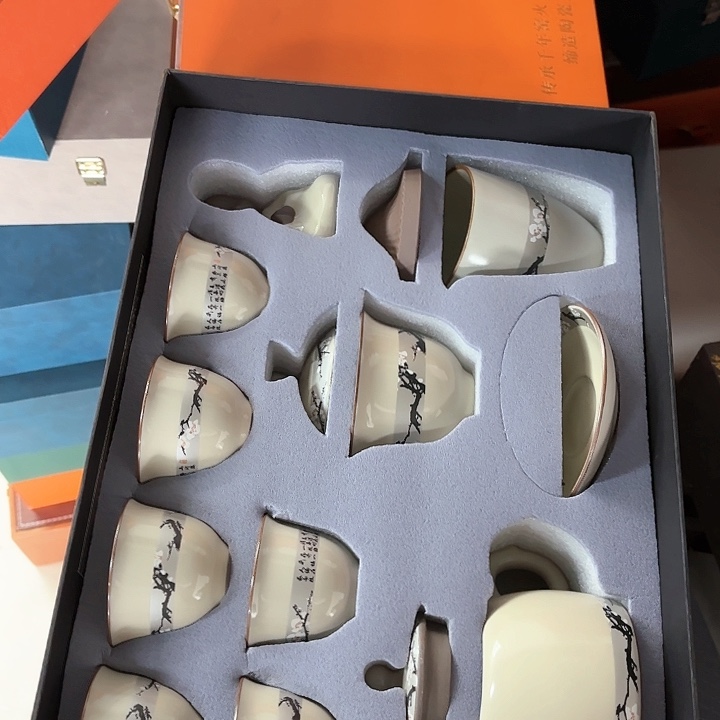 孤品茶具套装等。            