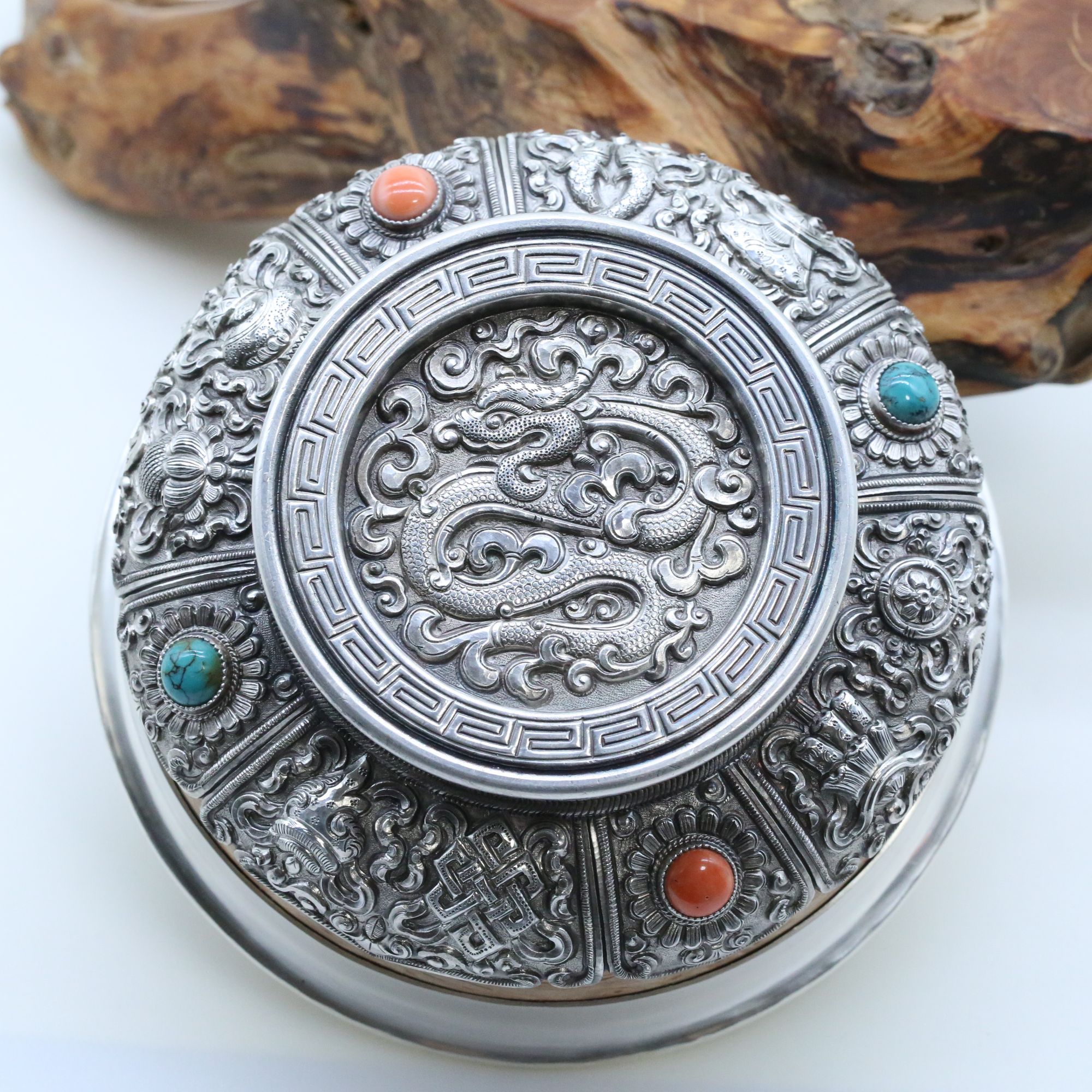 足银银制品 民族风14CM四颗镶嵌吉祥八宝碗底龙花纹银碗