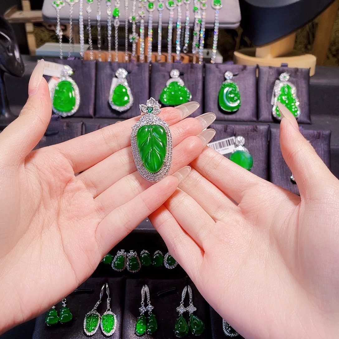 ****弦翡翠银S925镶嵌颈饰叶子