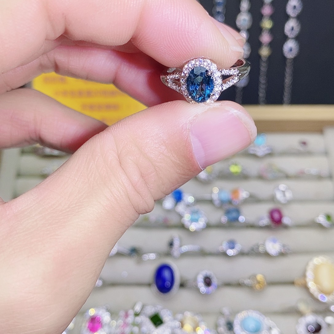 未镶嵌戒指托帕石