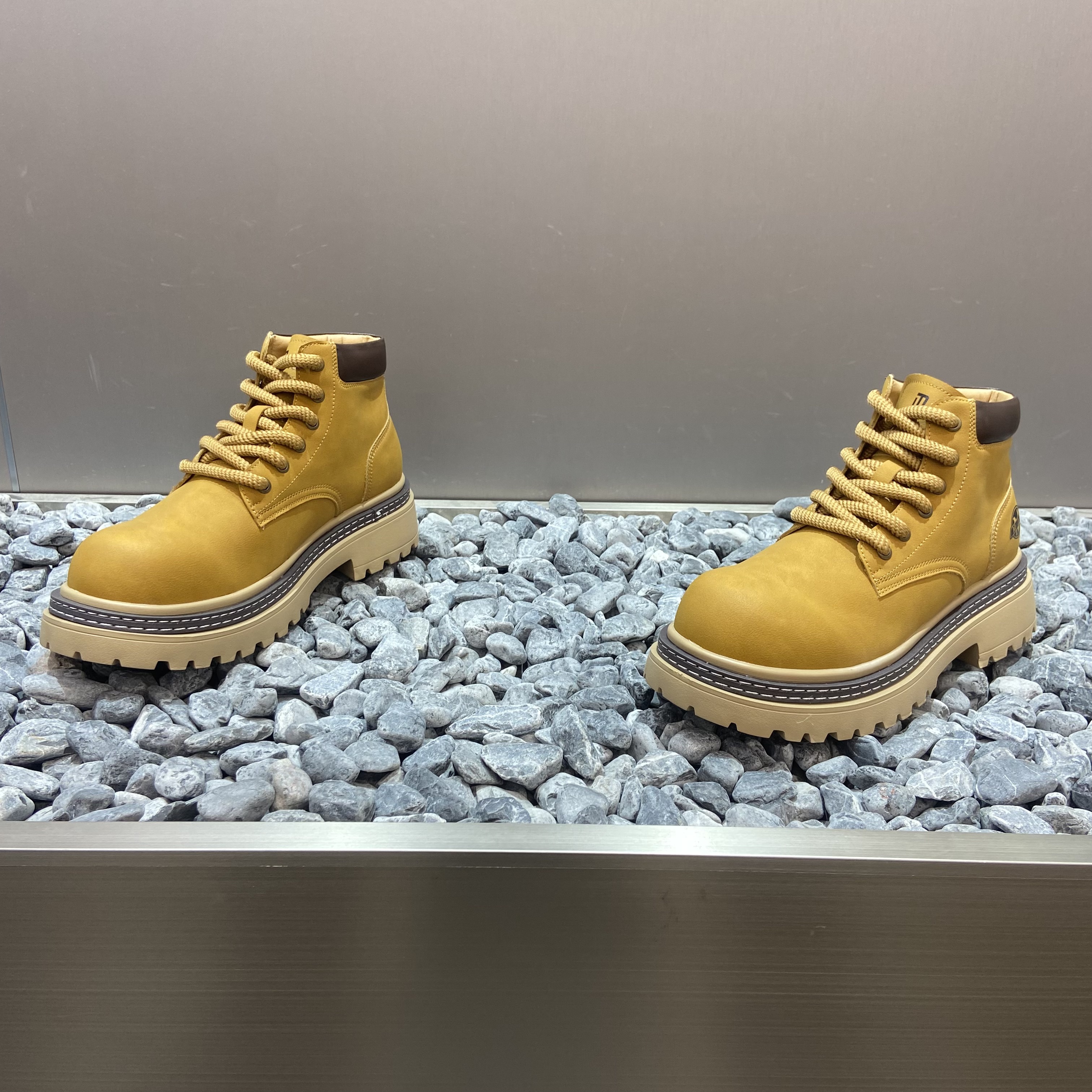 2025秋冬季新款英伦时尚百搭舒适潮流厚底增高休闲舒适防水马丁靴