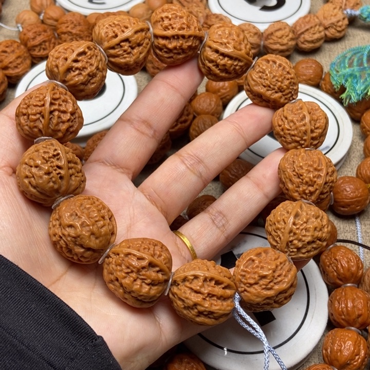 文玩核桃吊坠密纹桃心