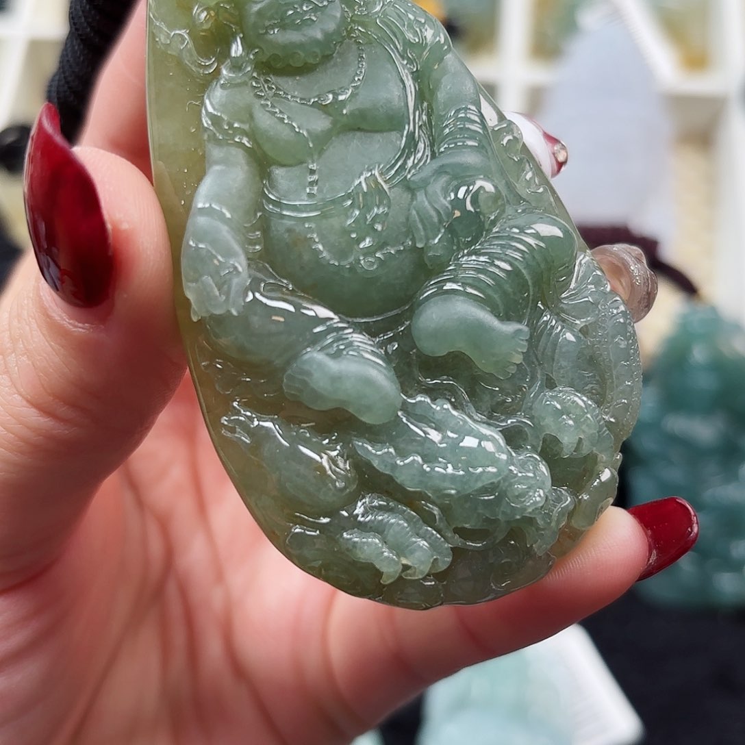 翡翠颈饰未镶嵌眼***意黄财神