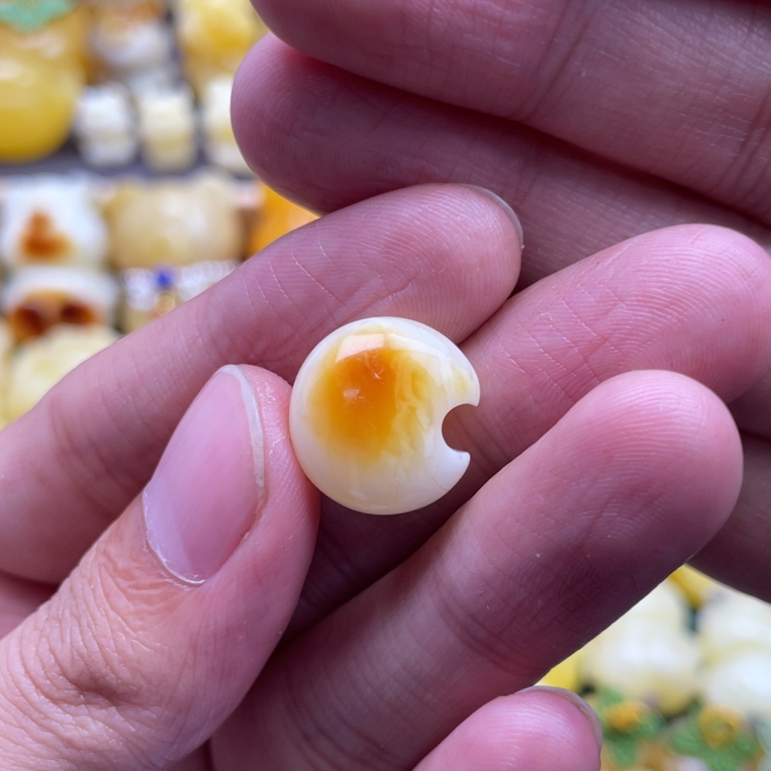 墨***前琥珀未镶嵌裸石蜜蜡