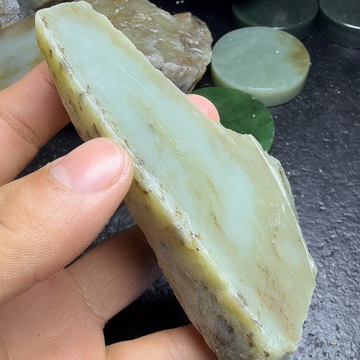 和田玉（糖玉）未镶嵌珠宝奇石