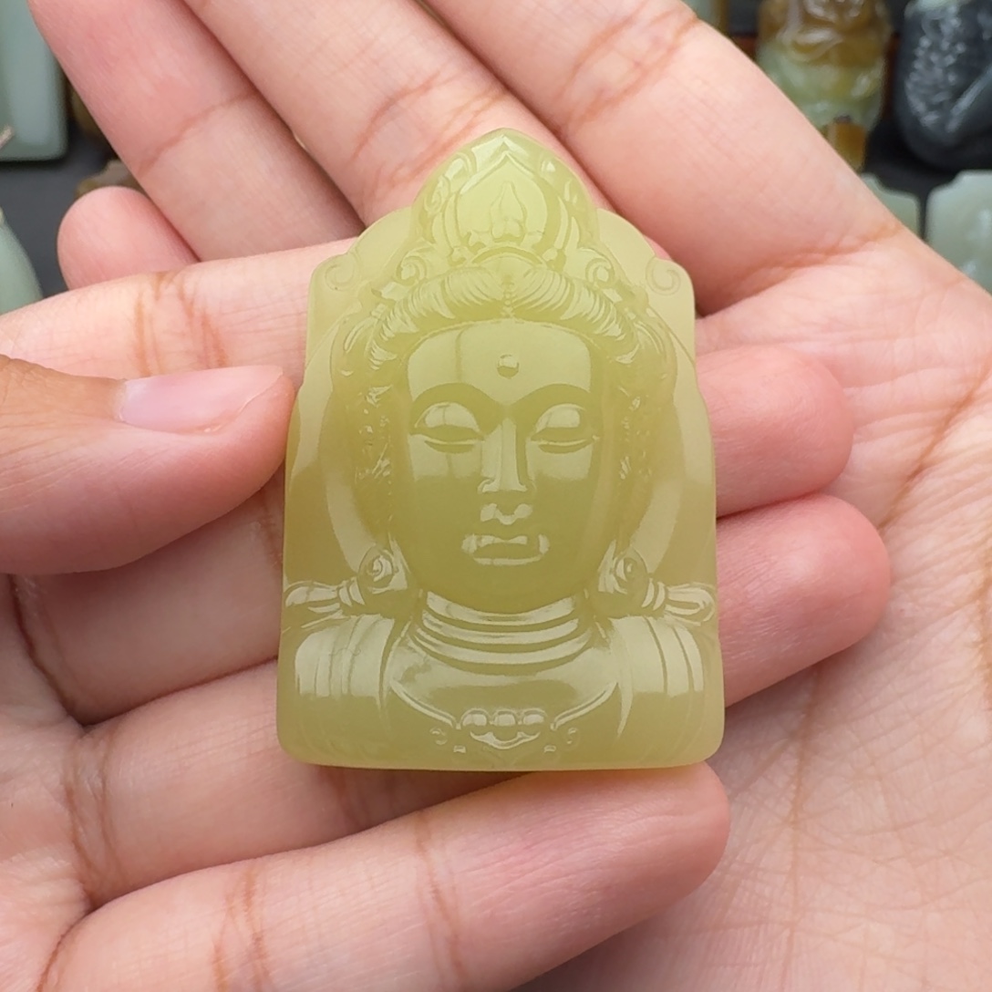 保***姐和田玉未镶嵌颈饰