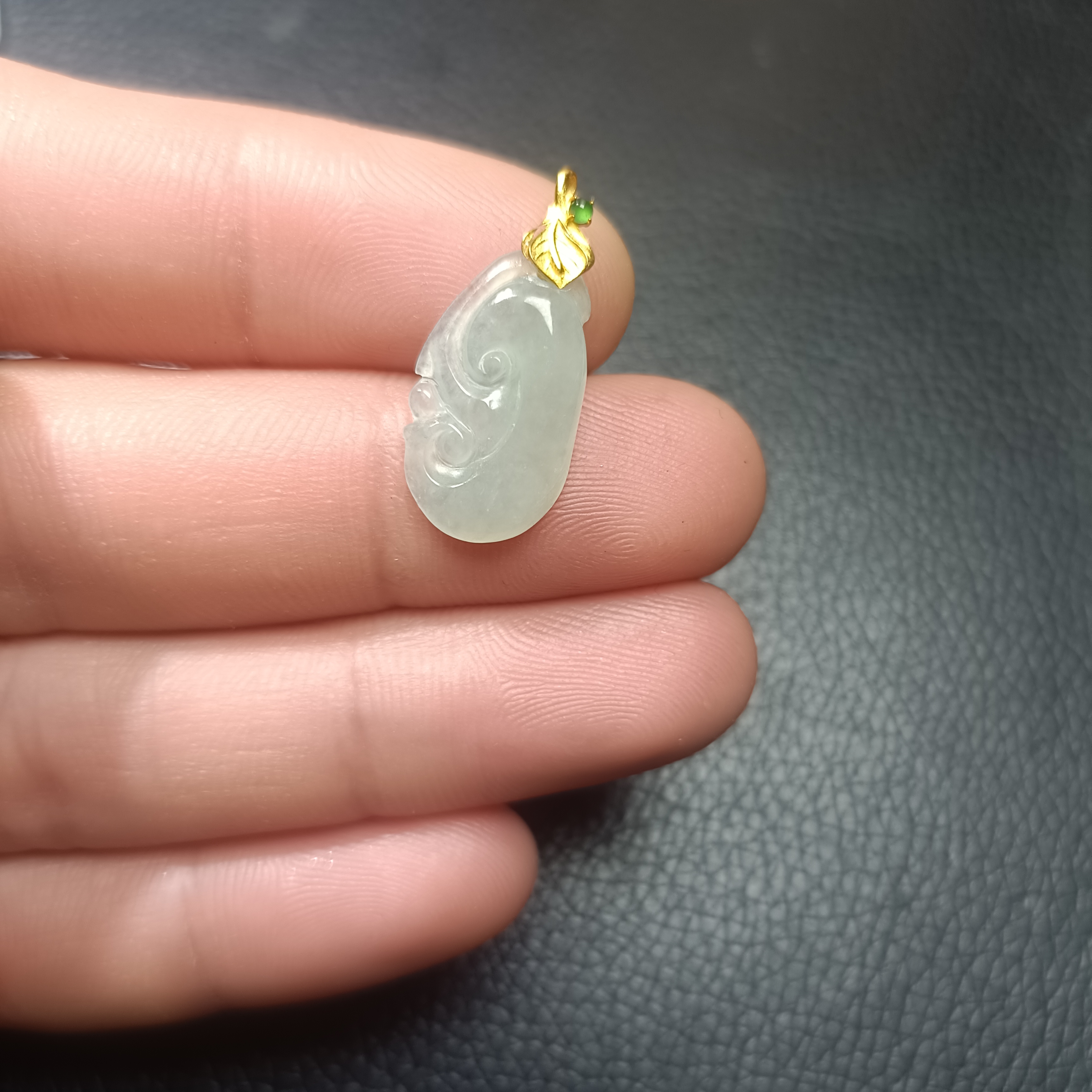 18k金扣头天然缅甸翡翠如意