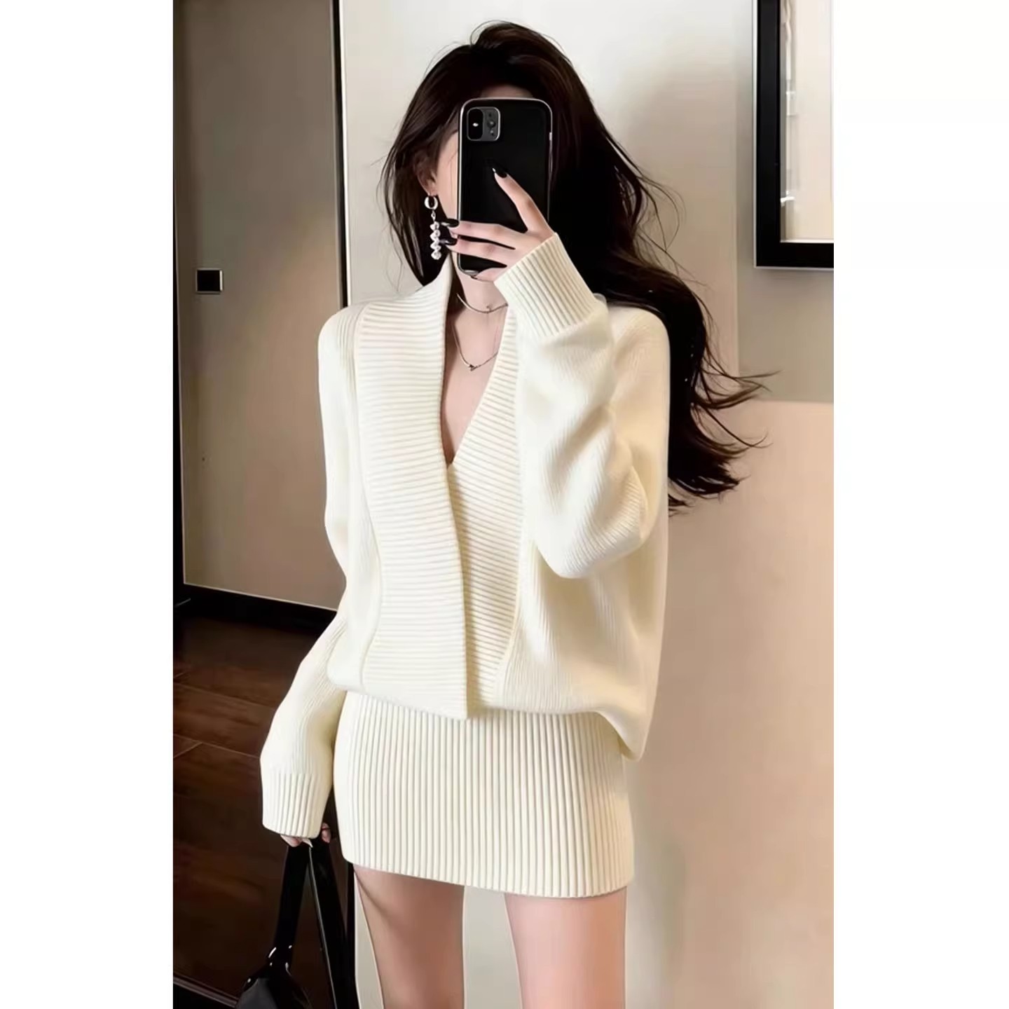 气场强大名媛气质女神范高级感法式轻熟大方得体奶白色连衣裙冬季