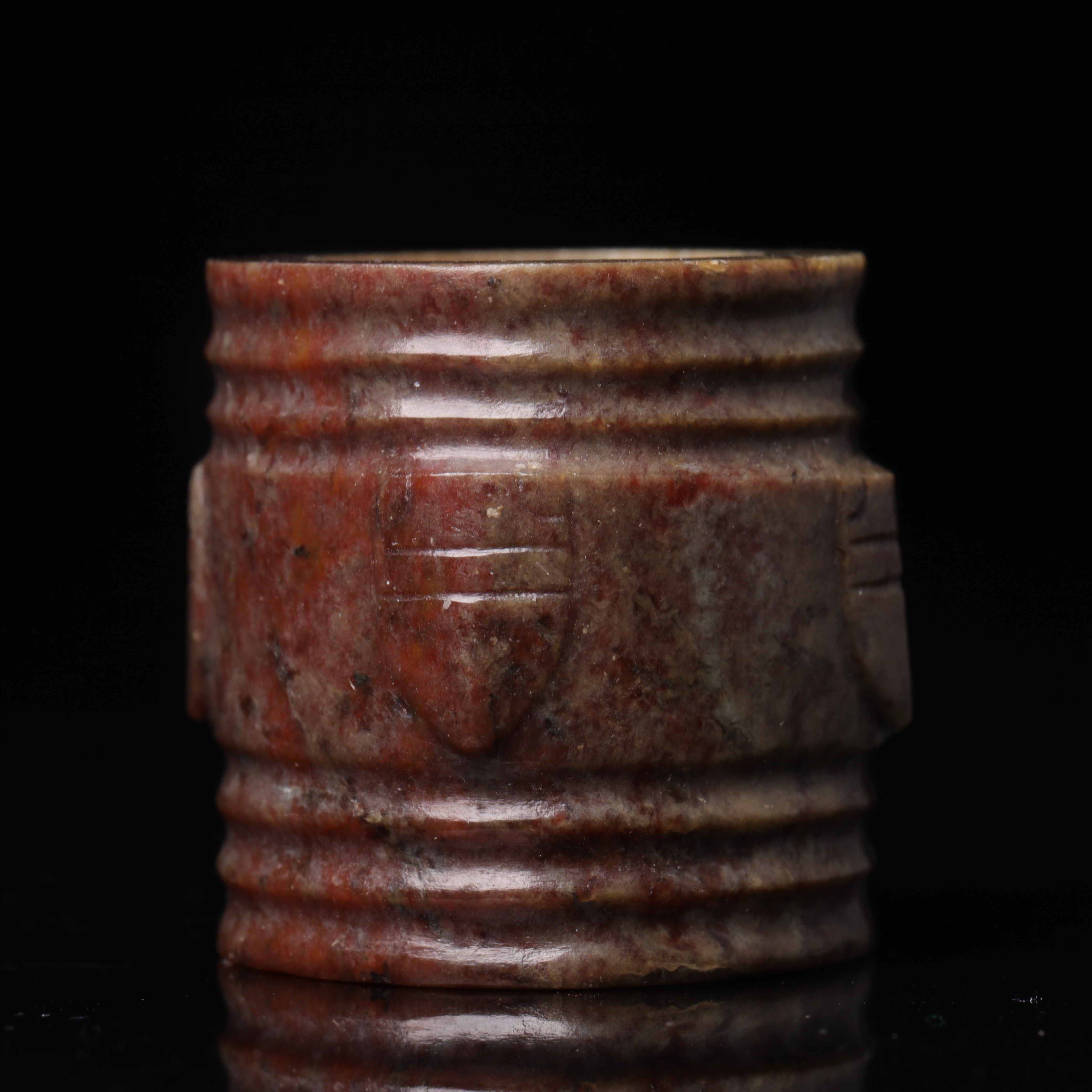 明代和田玉蝉纹玉套