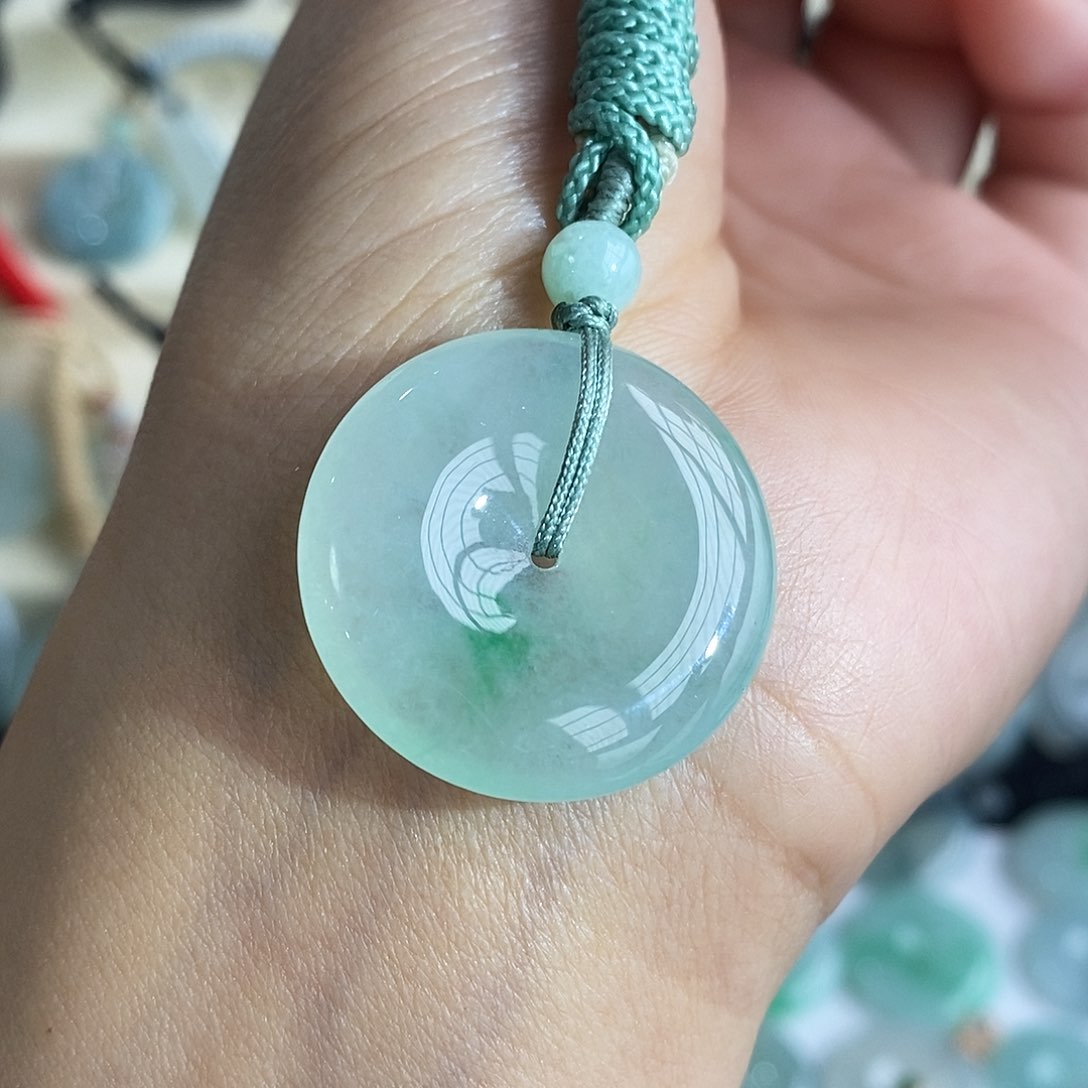 翡翠颈饰未镶嵌翡翠首饰