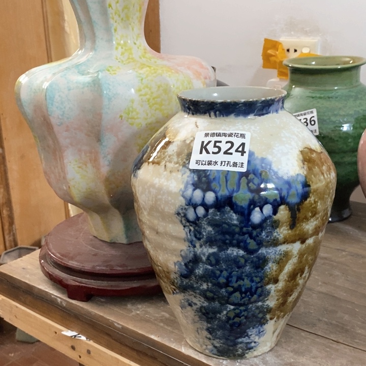 瓶高26。10.5。景德镇陶瓷