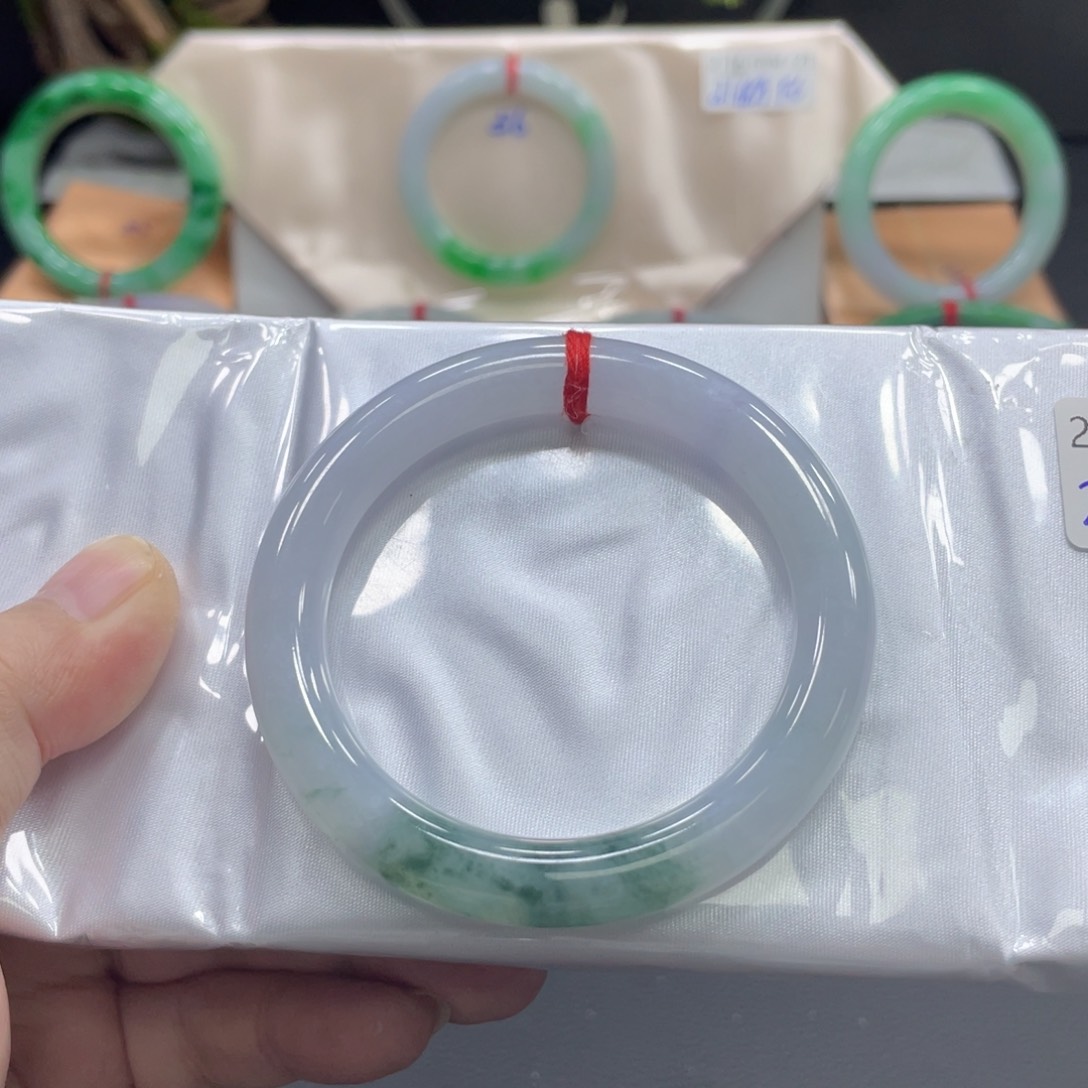 翡翠手镯未镶嵌53圈口