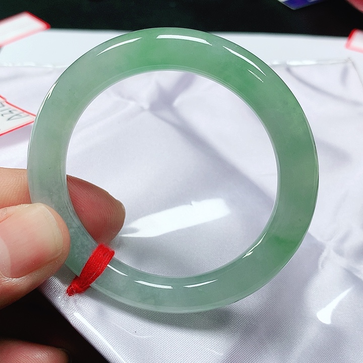 翡翠手镯未镶嵌翡翠手镯未镶嵌