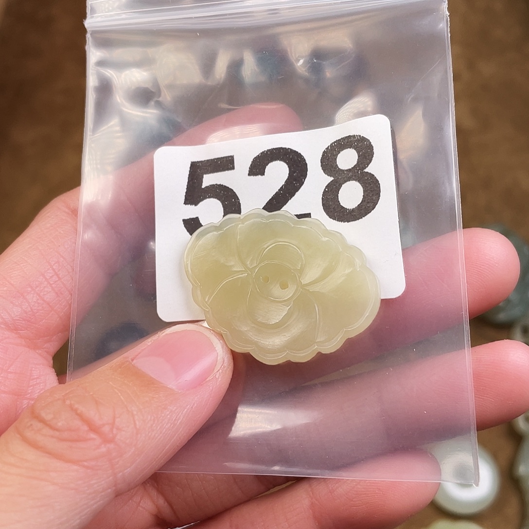 和田玉（糖玉）未镶嵌颈饰