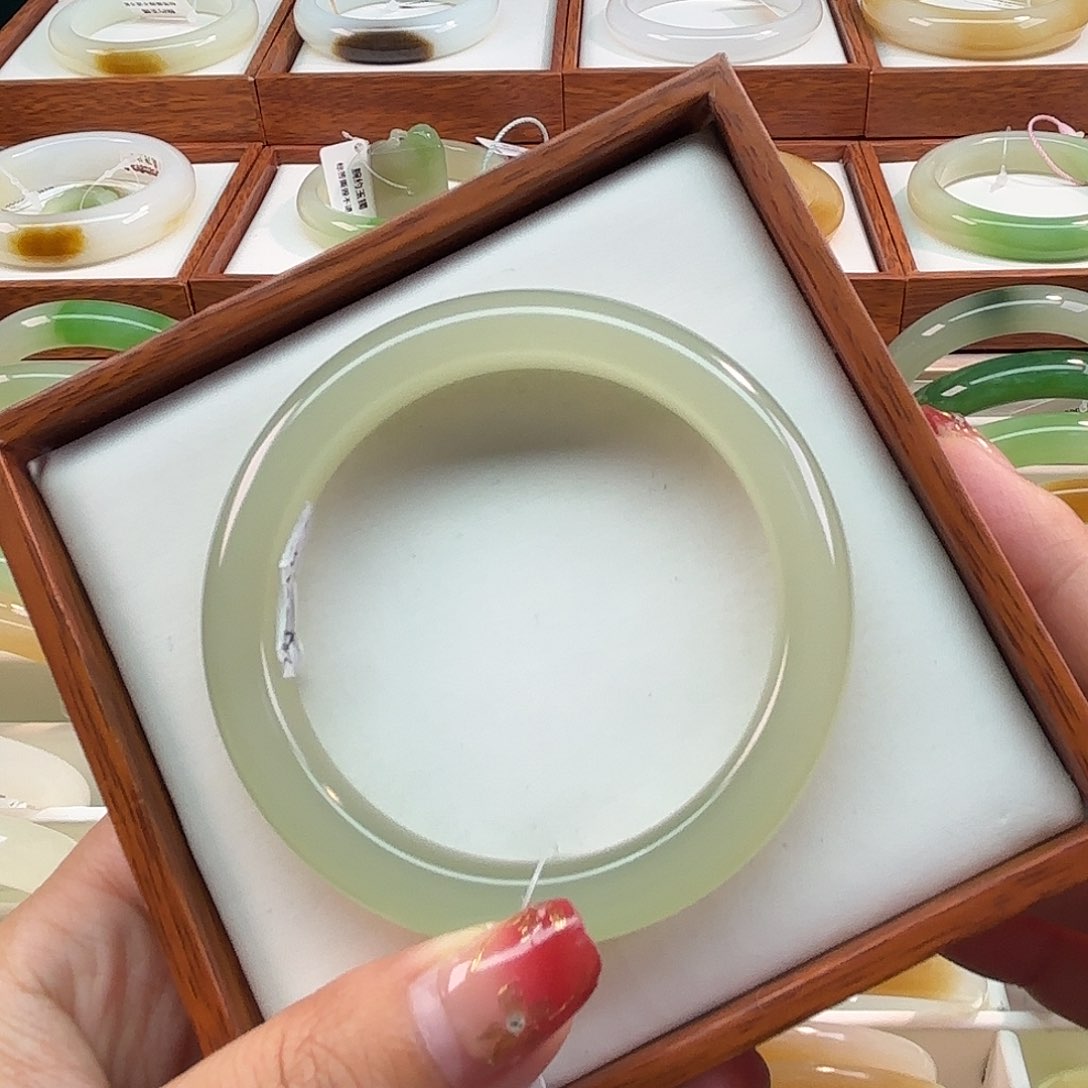 和田玉手镯未镶嵌55