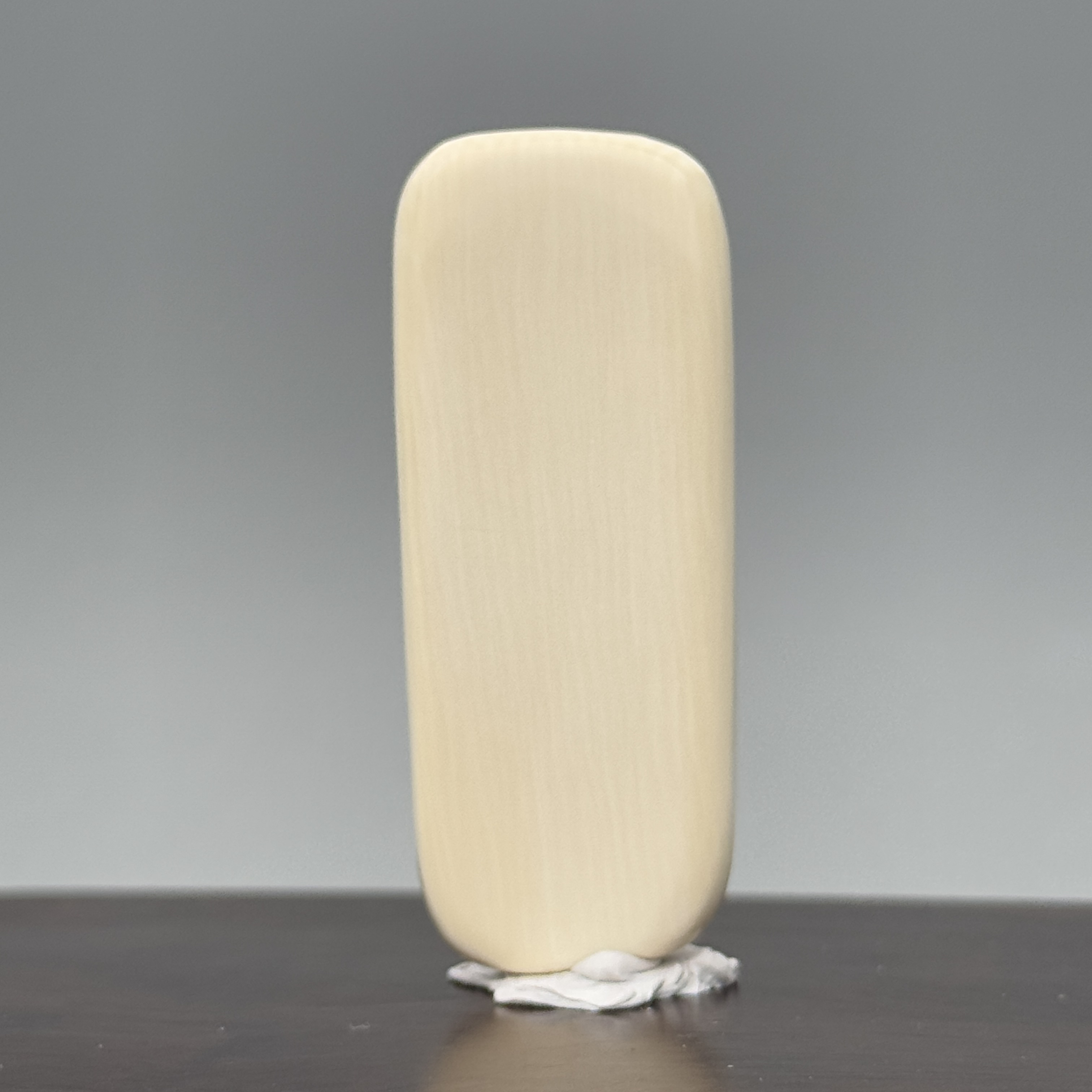 DEZHI/德志53*21*5mm8.4g无事牌吊坠天然猛犸牙A63（打孔吊坠绳）