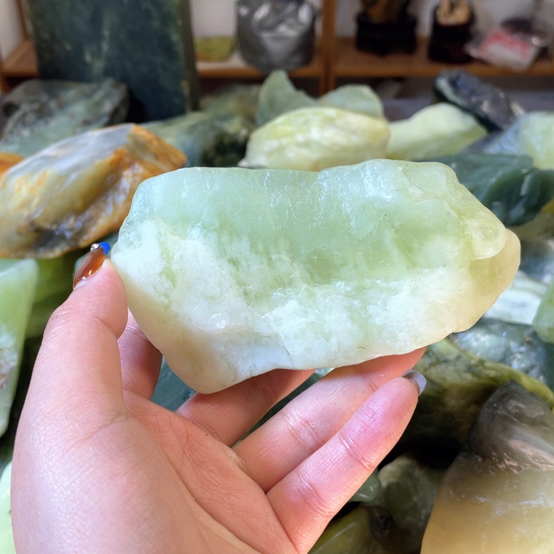 蛇纹石玉未镶嵌中国四大名玉简易