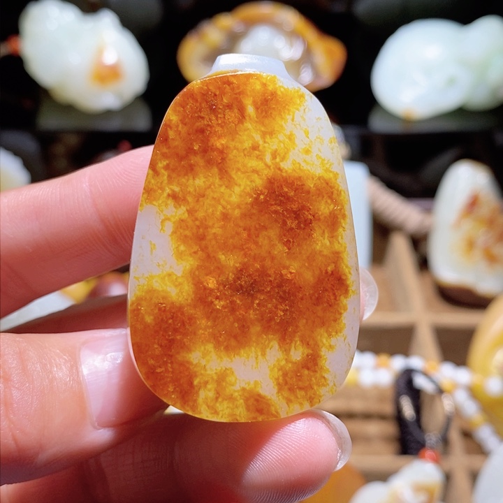 和田玉颈饰未镶嵌与**伴