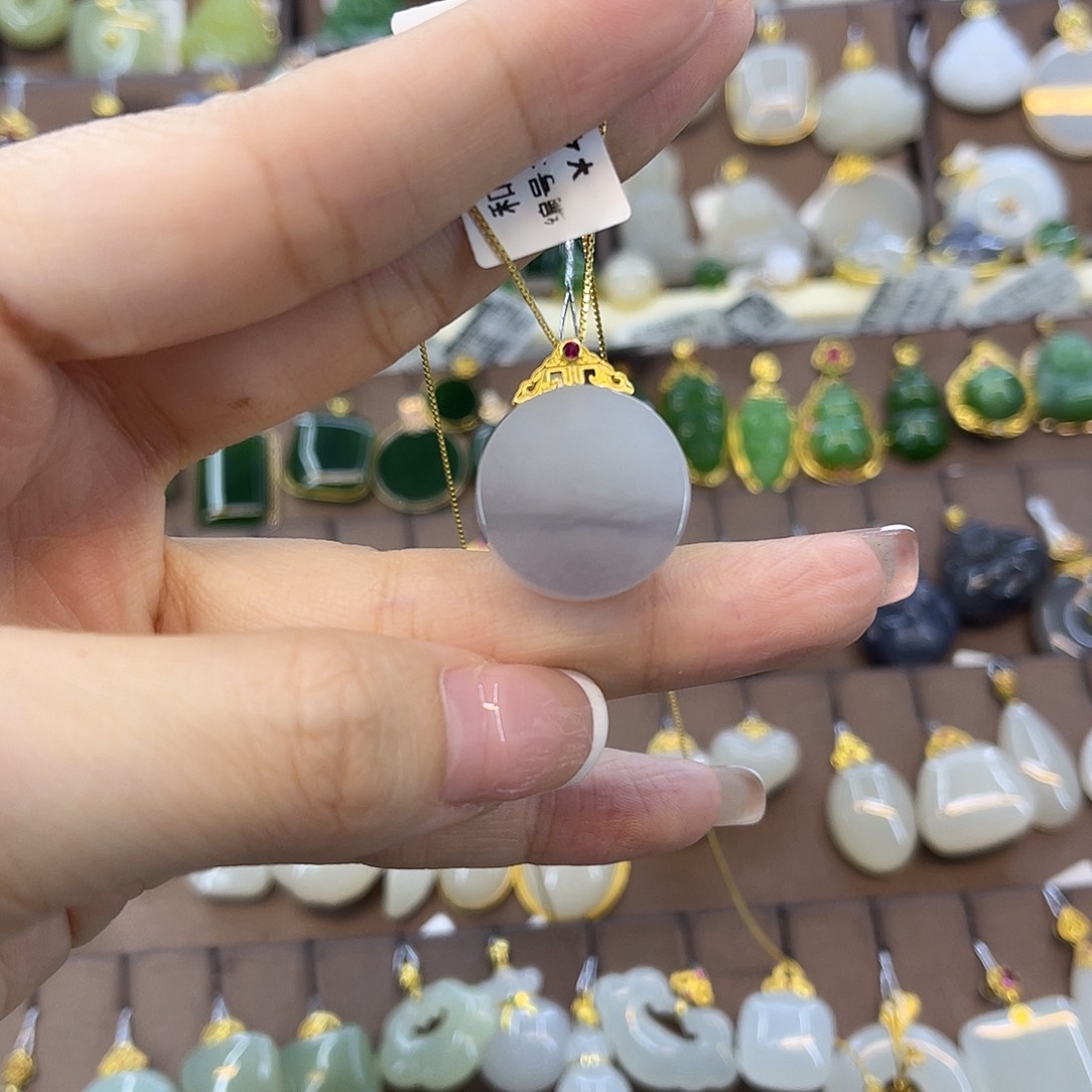 和田玉18K金镶嵌吊坠(赠链)