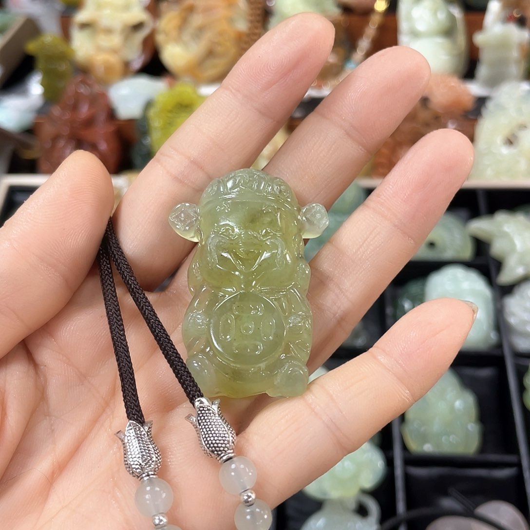 蛇纹石玉颈饰未镶嵌