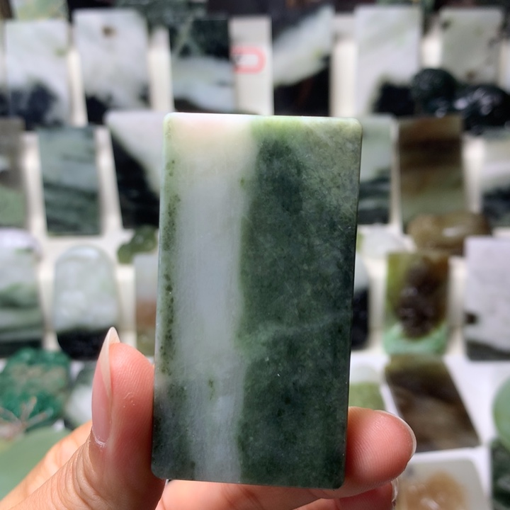 独山玉未镶嵌颈饰