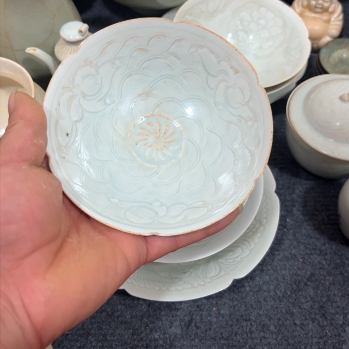 瓶六**士影青釉纹饰斗笠盏